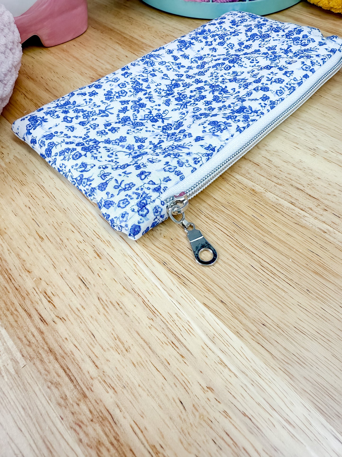 Blue & White Floral Flat Quilted Bow Pouch