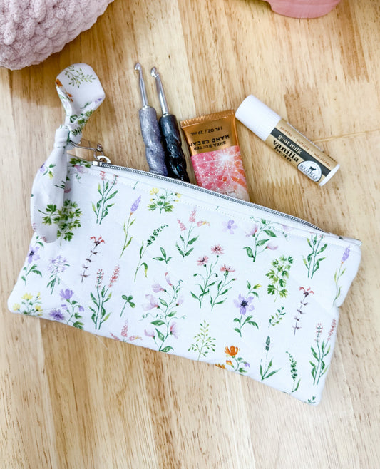 White Wildflower Flat Quilted Bow Pouch