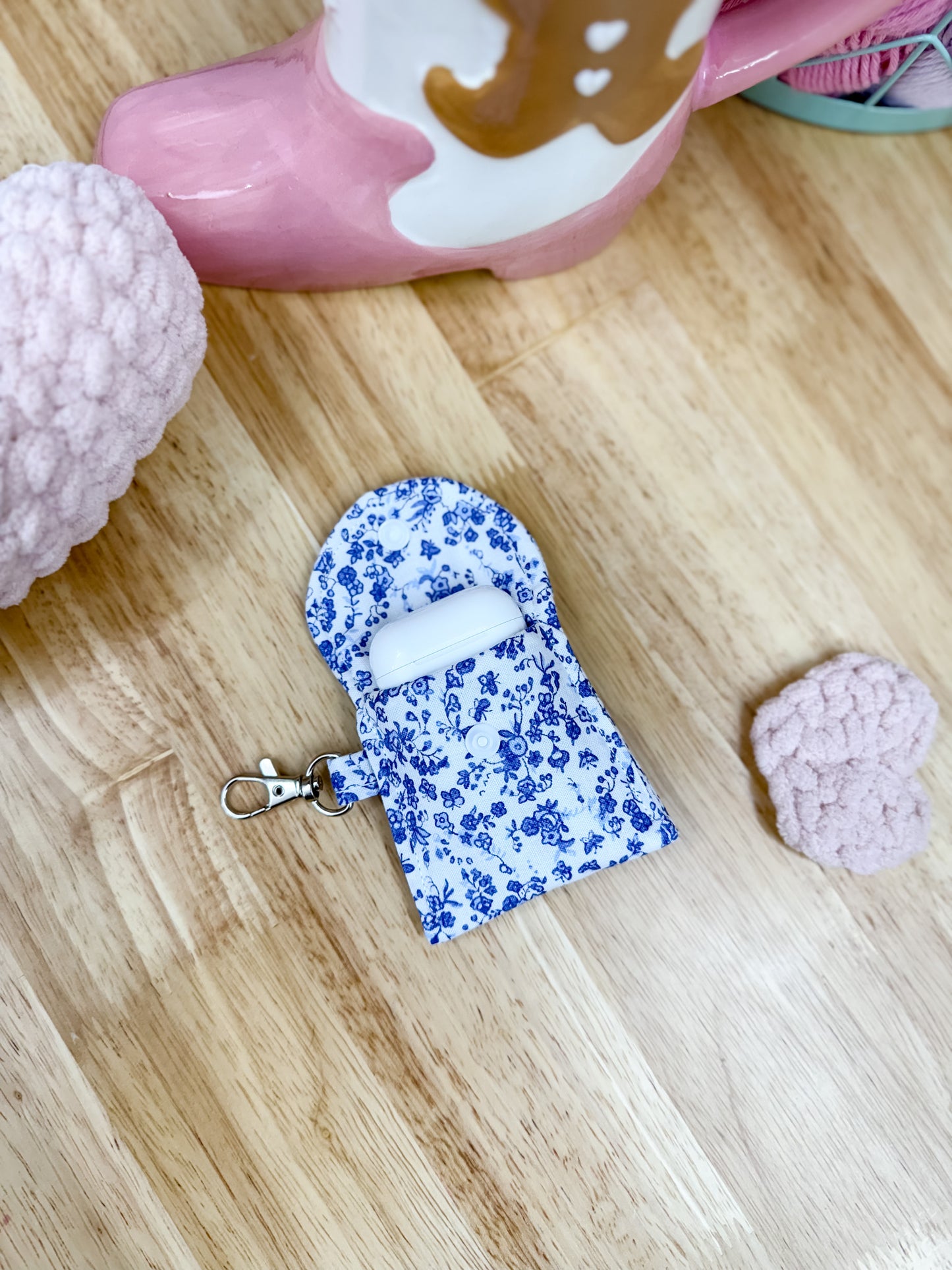 Floral Earbuds Case Keychain
