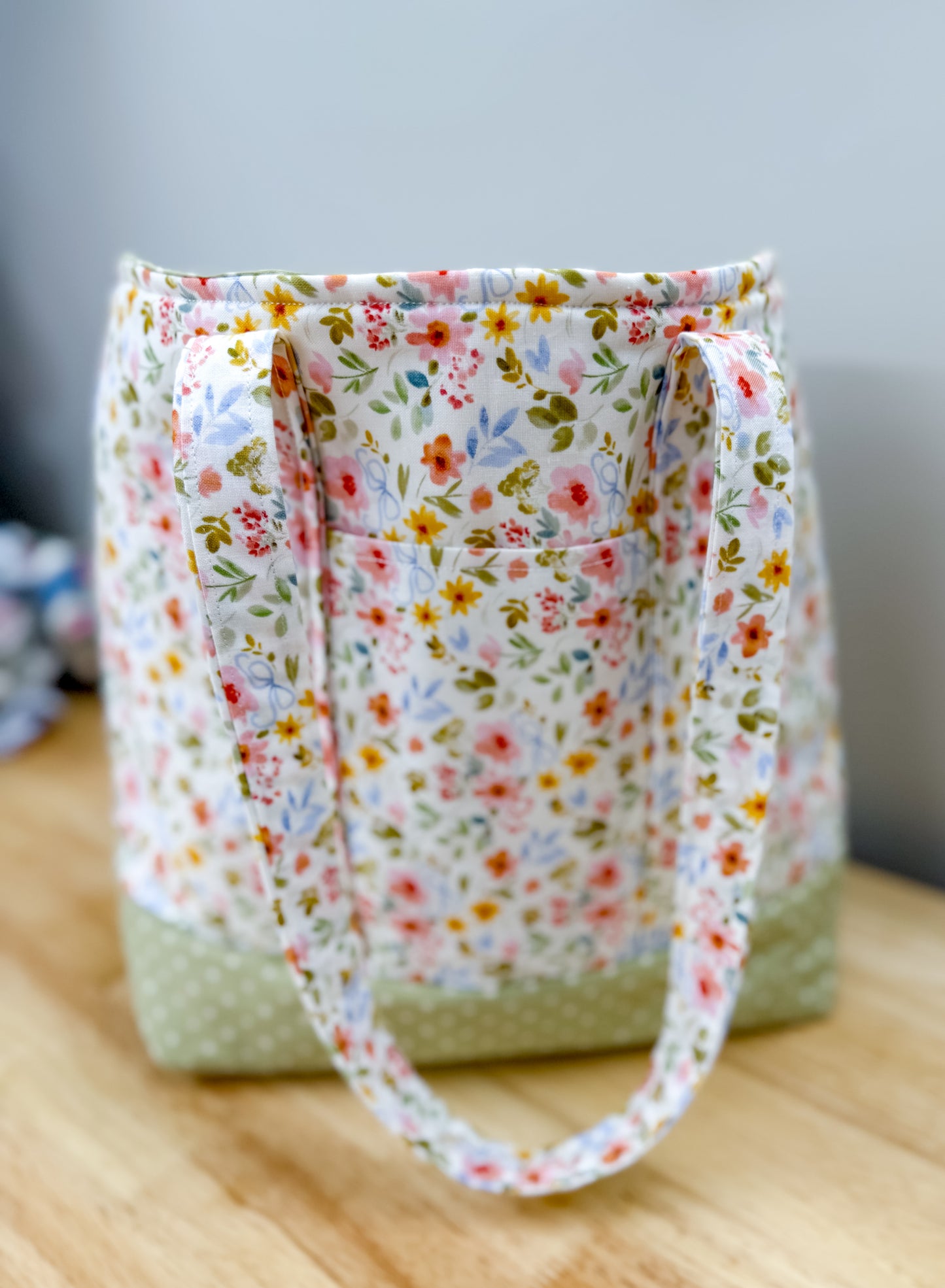 Sage Bow Floral Memaw Pocket Tote Bag 2 (Medium)