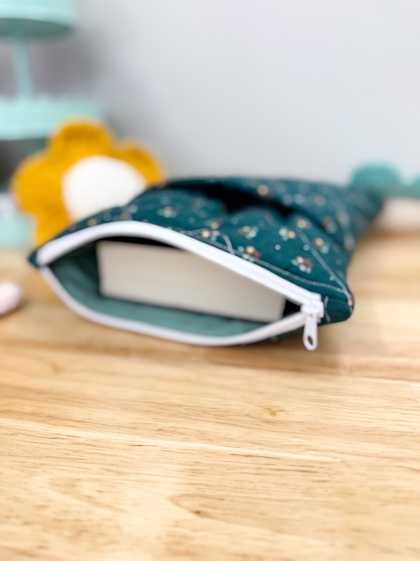 Zippered Quilted Book Sleeve Hunter Green