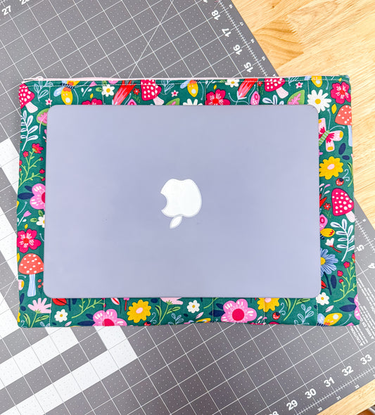 Quilted Laptop Bag Green Retro Mushroom