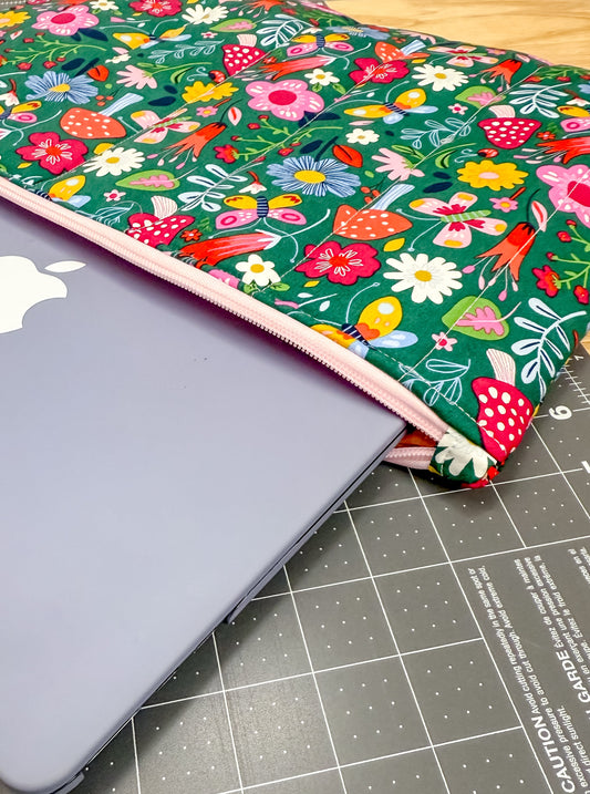 Quilted Laptop Bag Green Retro Mushroom