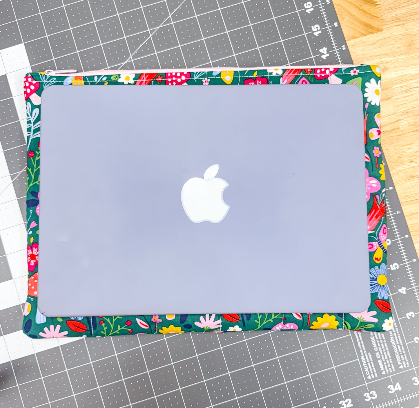 Quilted Laptop Bag Green Retro Mushroom