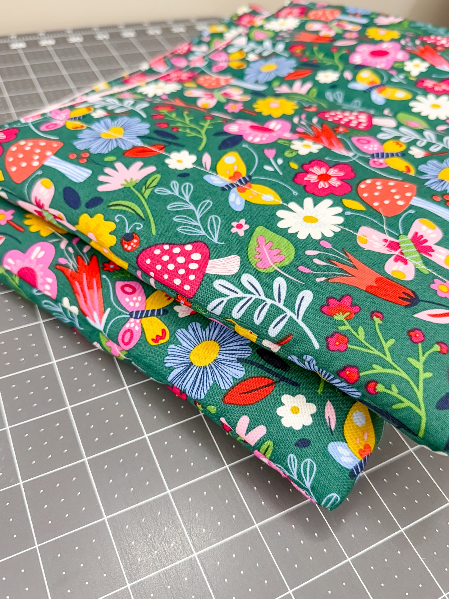 Quilted Laptop Bag Green Retro Mushroom