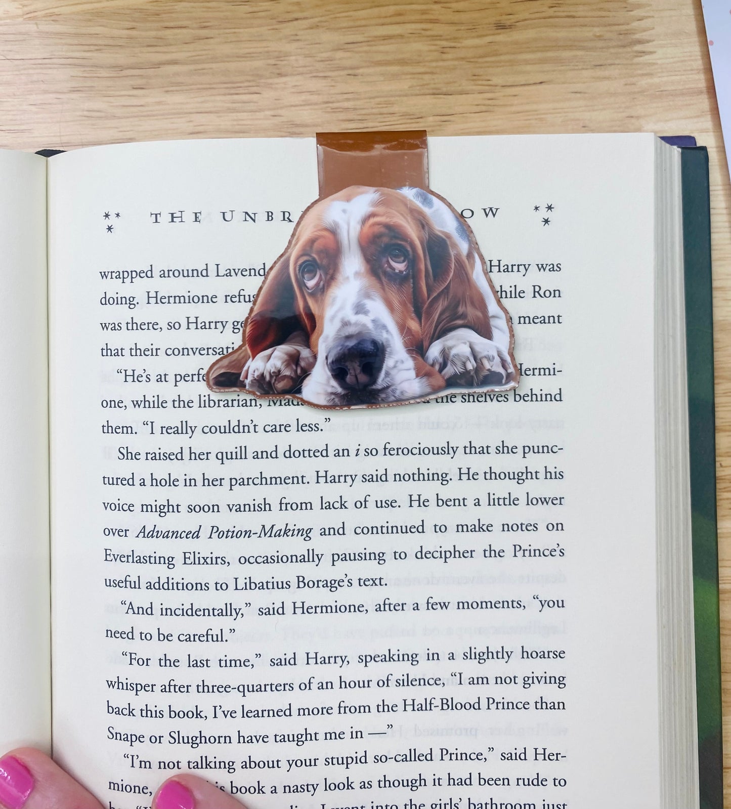 Basset Hound Magnetic Bookmark, Peeking Dog Bookmarks