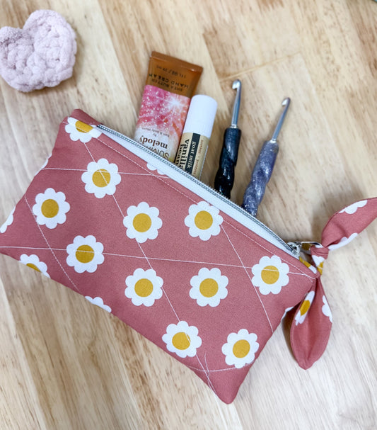 Daisy Flat Quilted Bow Pouch