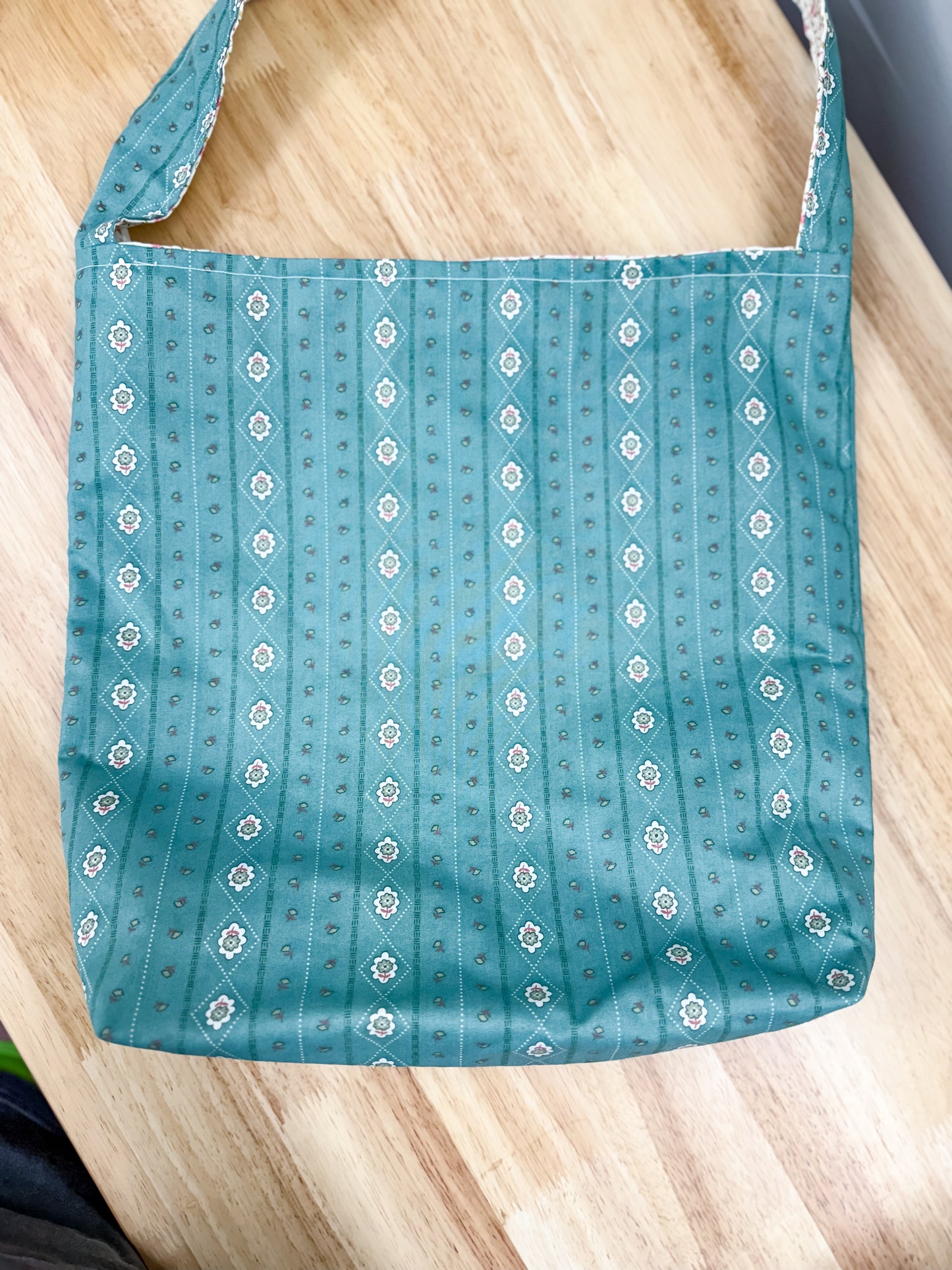 Nana Adjustable Tote Bag Green Victorian Stripe