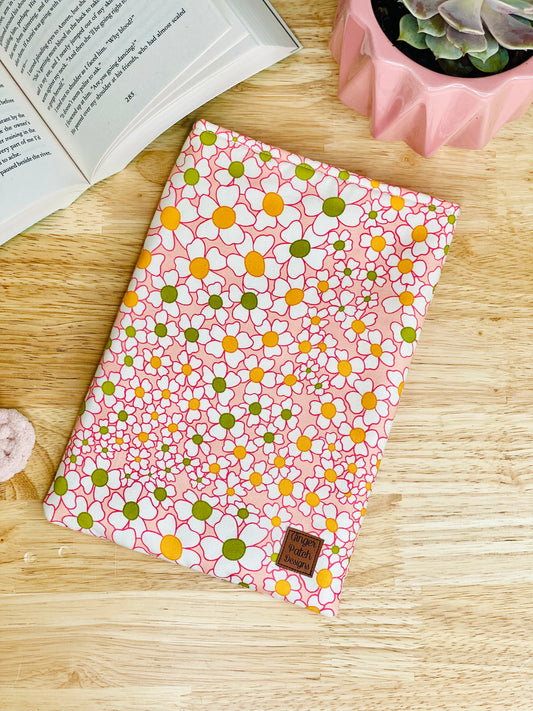 Daisy Padded Book Sleeve, Booktok Reading Accessories, Paperback Novel Cover