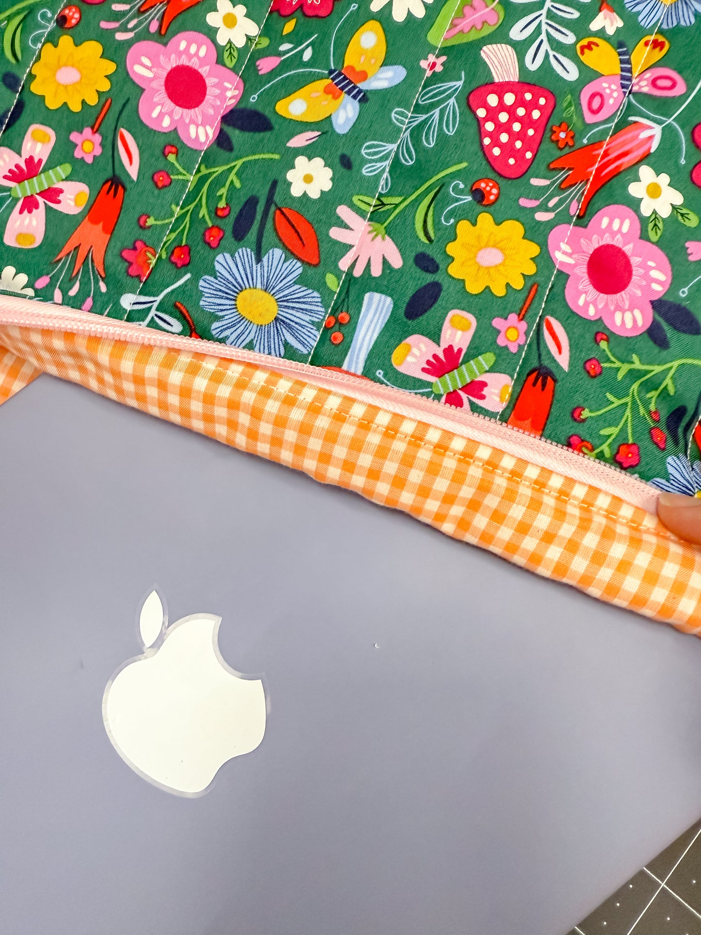 Quilted Laptop Bag Green Retro Mushroom