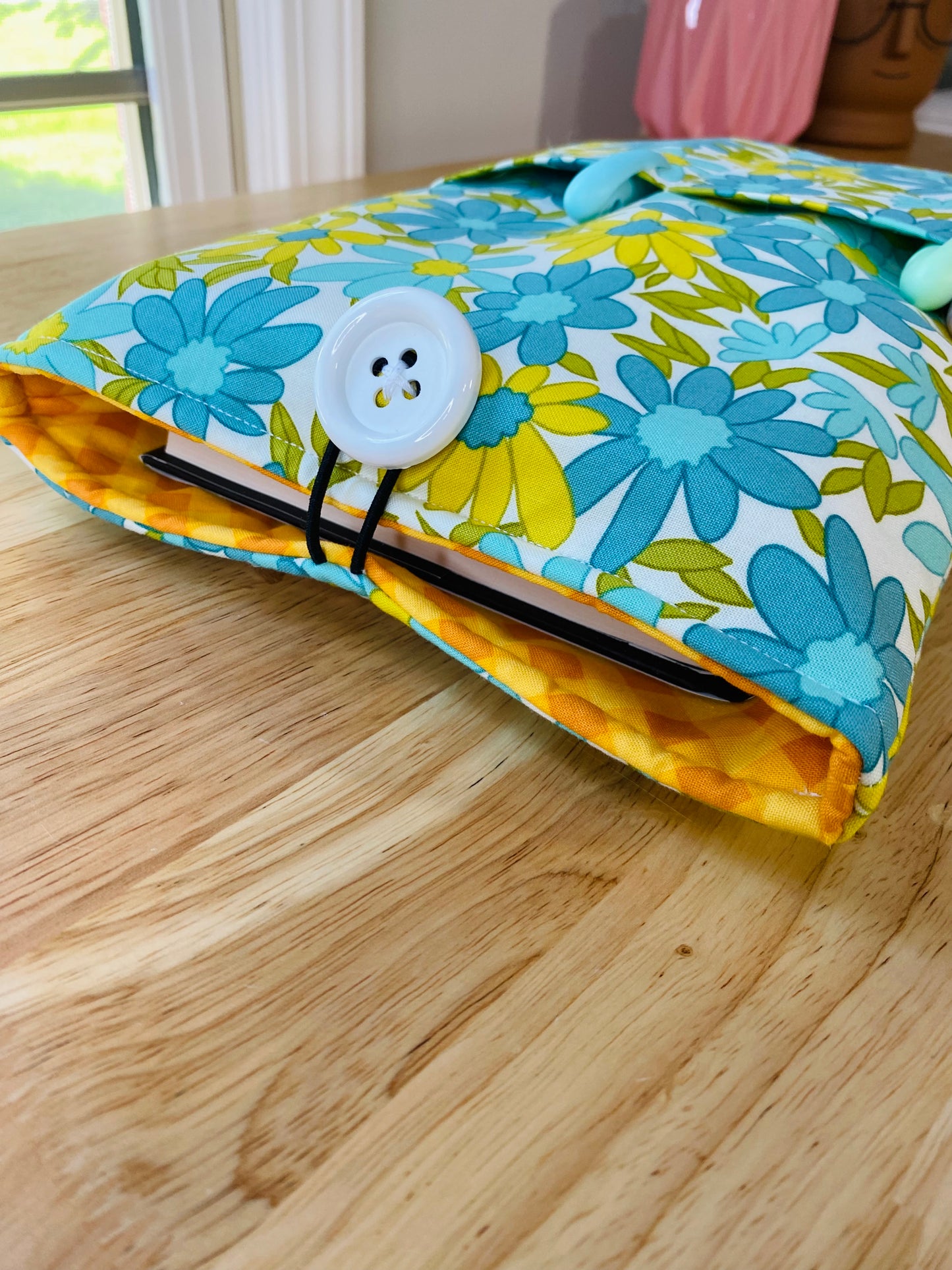 Large Book Sleeve with Pockets, Blue Daisy Book Cover with Closure, Padded iPad Cover