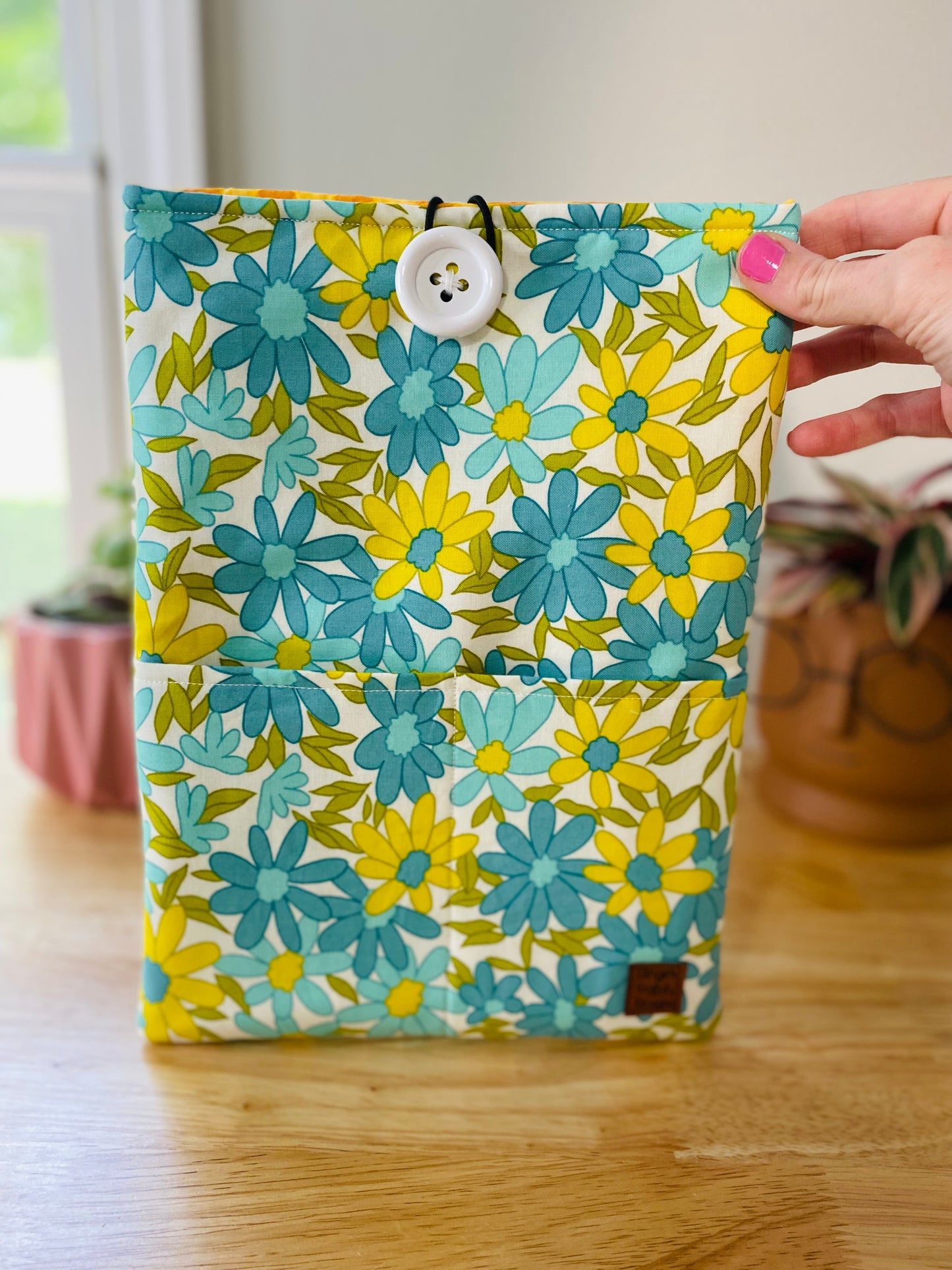 Large Book Sleeve with Pockets, Blue Daisy Book Cover with Closure, Padded iPad Cover